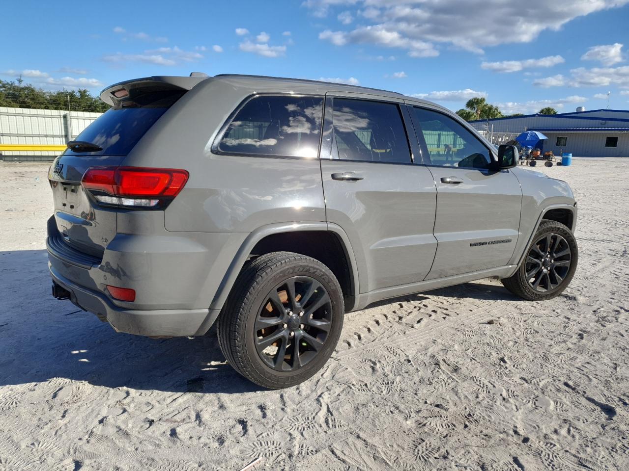 JEEP GRAND CHEROKEE LAREDO