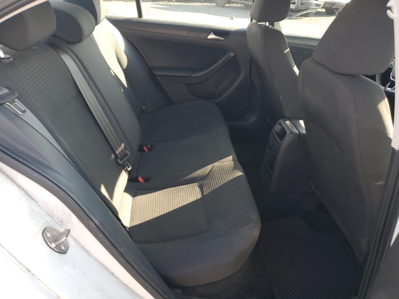 VOLKSWAGEN JETTA BASE