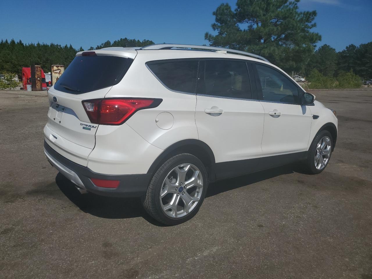FORD ESCAPE TITANIUM