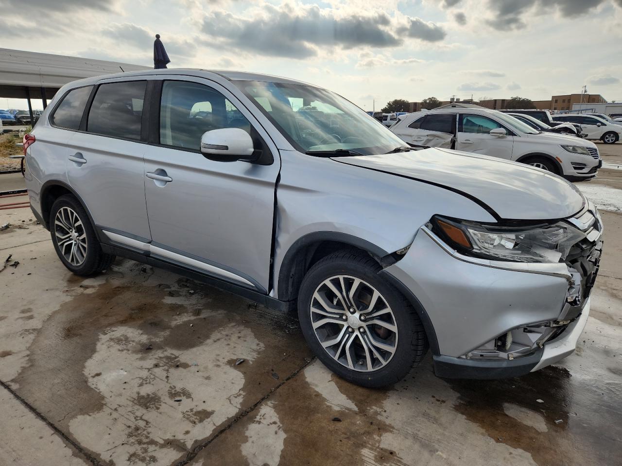 MITSUBISHI OUTLANDER SE
