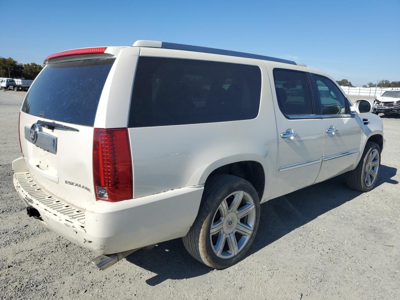 CADILLAC ESCALADE ESV LUXURY
