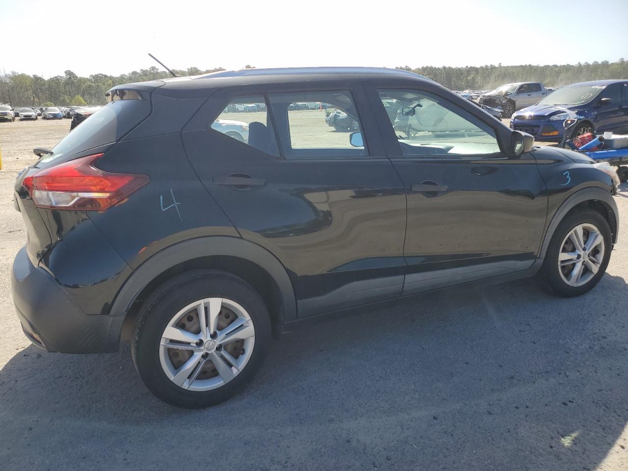 NISSAN KICKS S