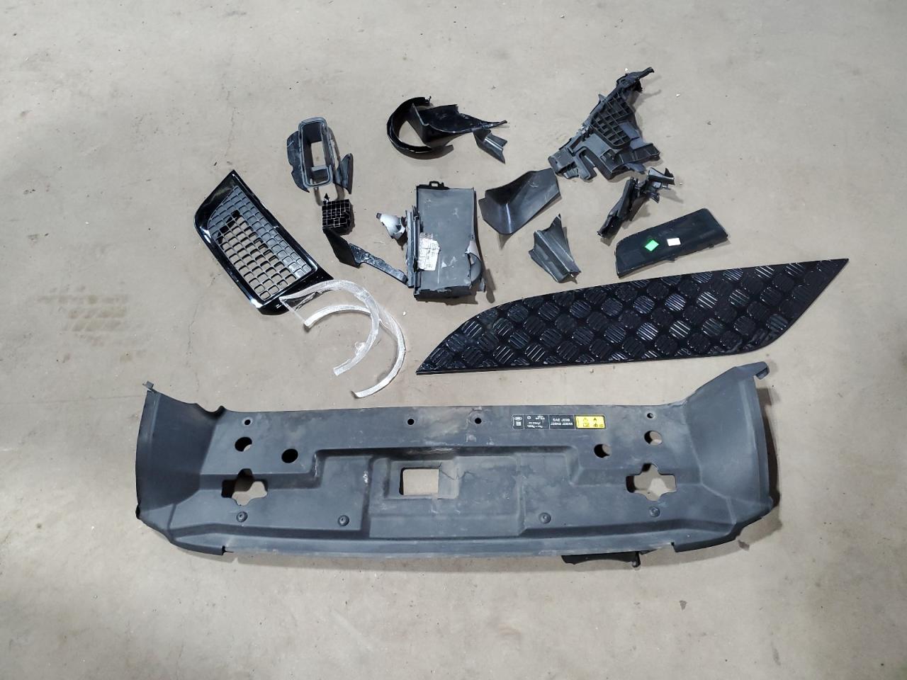 LAND ROVER DEFENDER 110 X-DYNAMIC SE