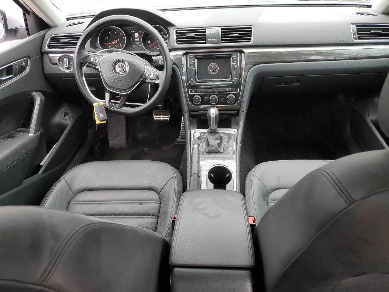 VOLKSWAGEN PASSAT SEL PREMIUM