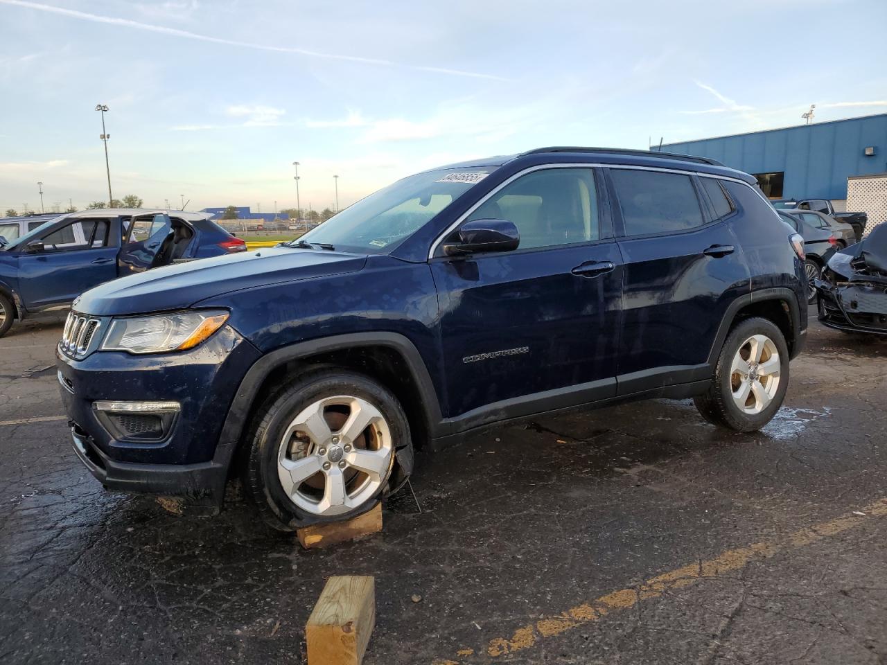 Lot #3283813453 2019 JEEP COMPASS LA