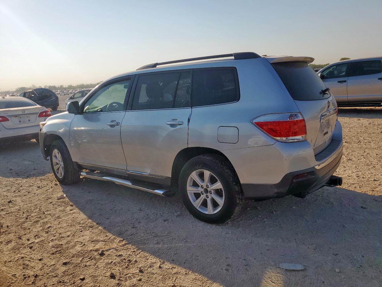 TOYOTA HIGHLANDER BASE