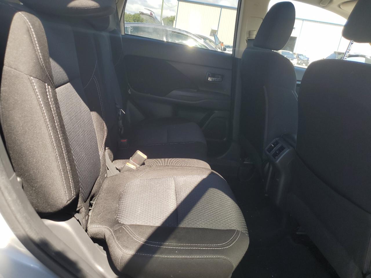 MITSUBISHI OUTLANDER ES