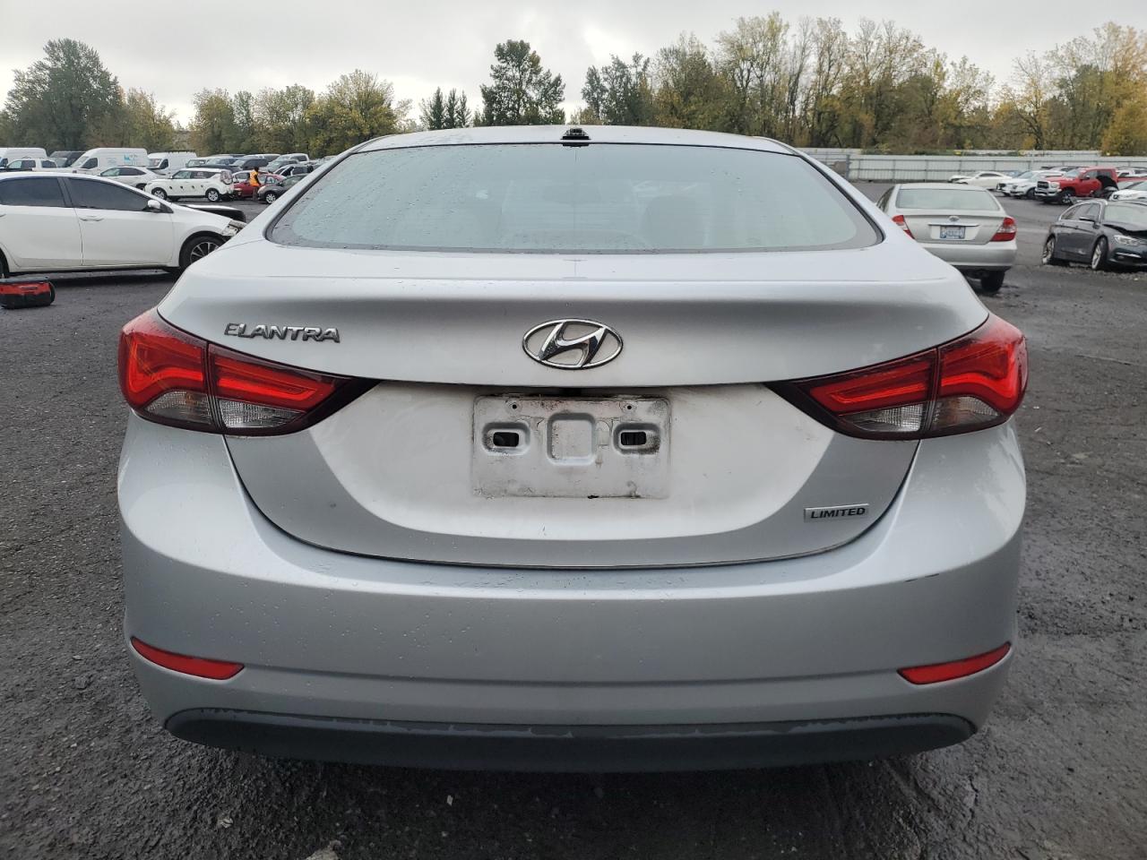 HYUNDAI ELANTRA SE