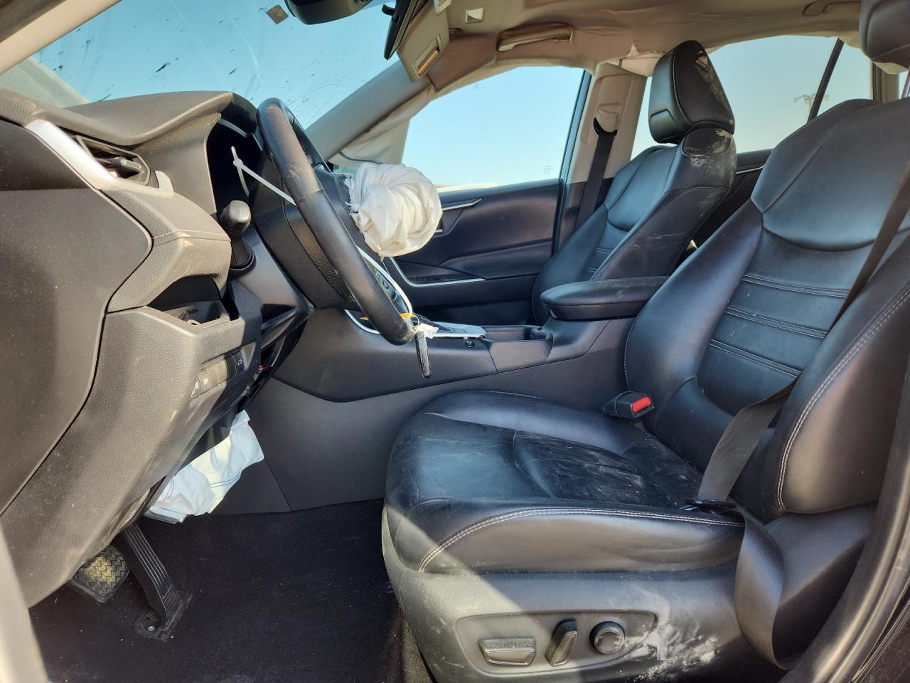 TOYOTA RAV4 XLE PREMIUM