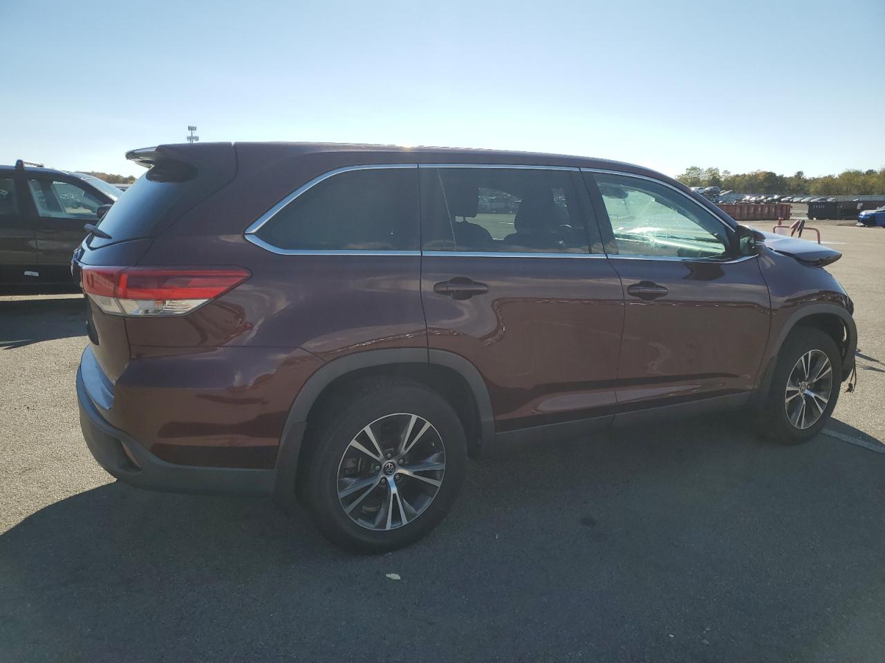 Lot #3302948614 2019 TOYOTA HIGHLANDER LE