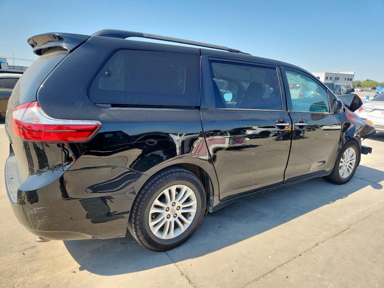 TOYOTA SIENNA XLE