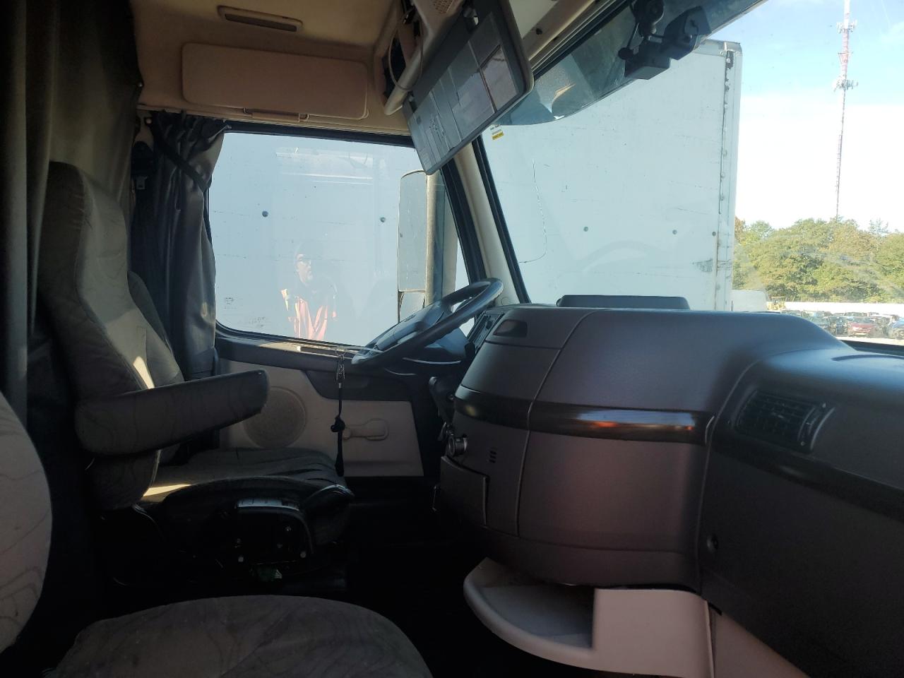 Lot #3264427449 2013 VOLVO VN VNL