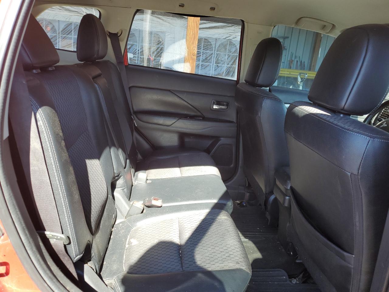 MITSUBISHI OUTLANDER SE