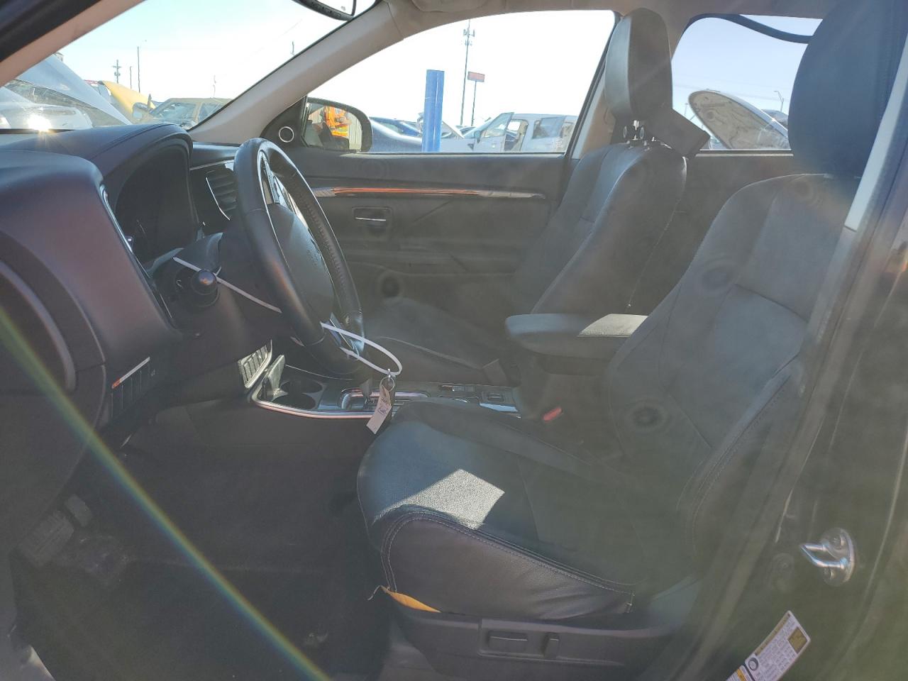 MITSUBISHI OUTLANDER SE