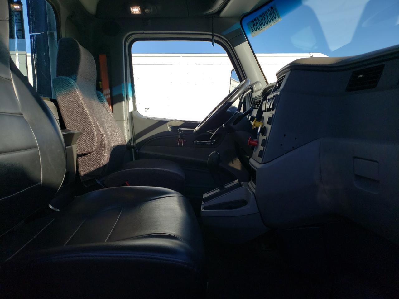 Lot #3279529271 2016 PETERBILT 579