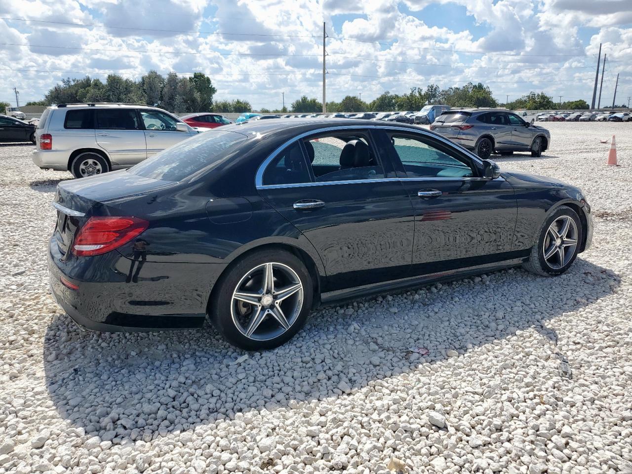 MERCEDES-BENZ E-CLASS 300