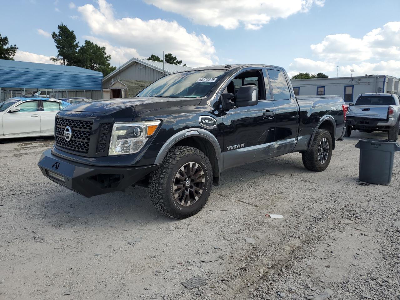 NISSAN TITAN SV