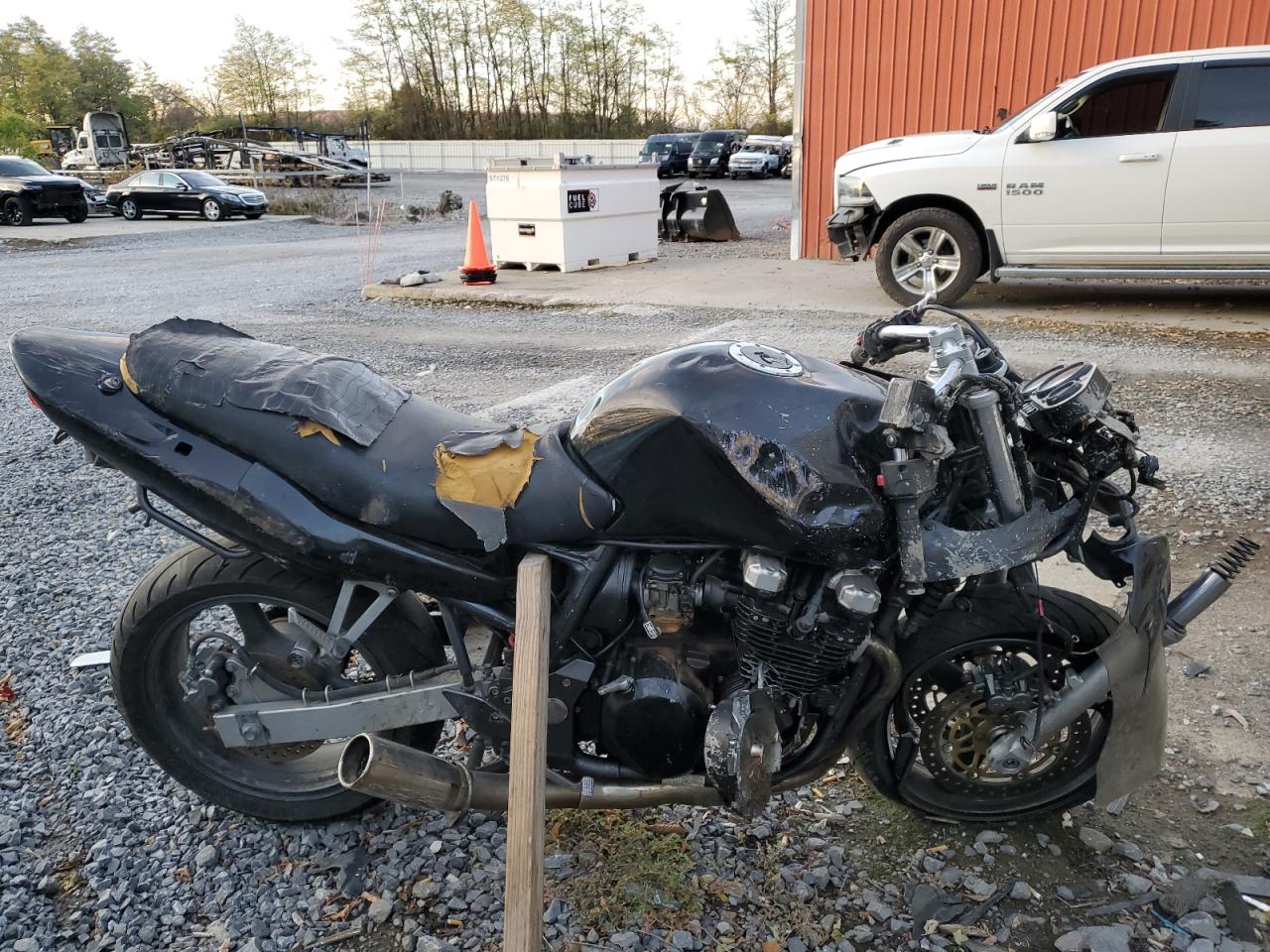 Lot #3284643338 2002 KAWASAKI ZR750 G