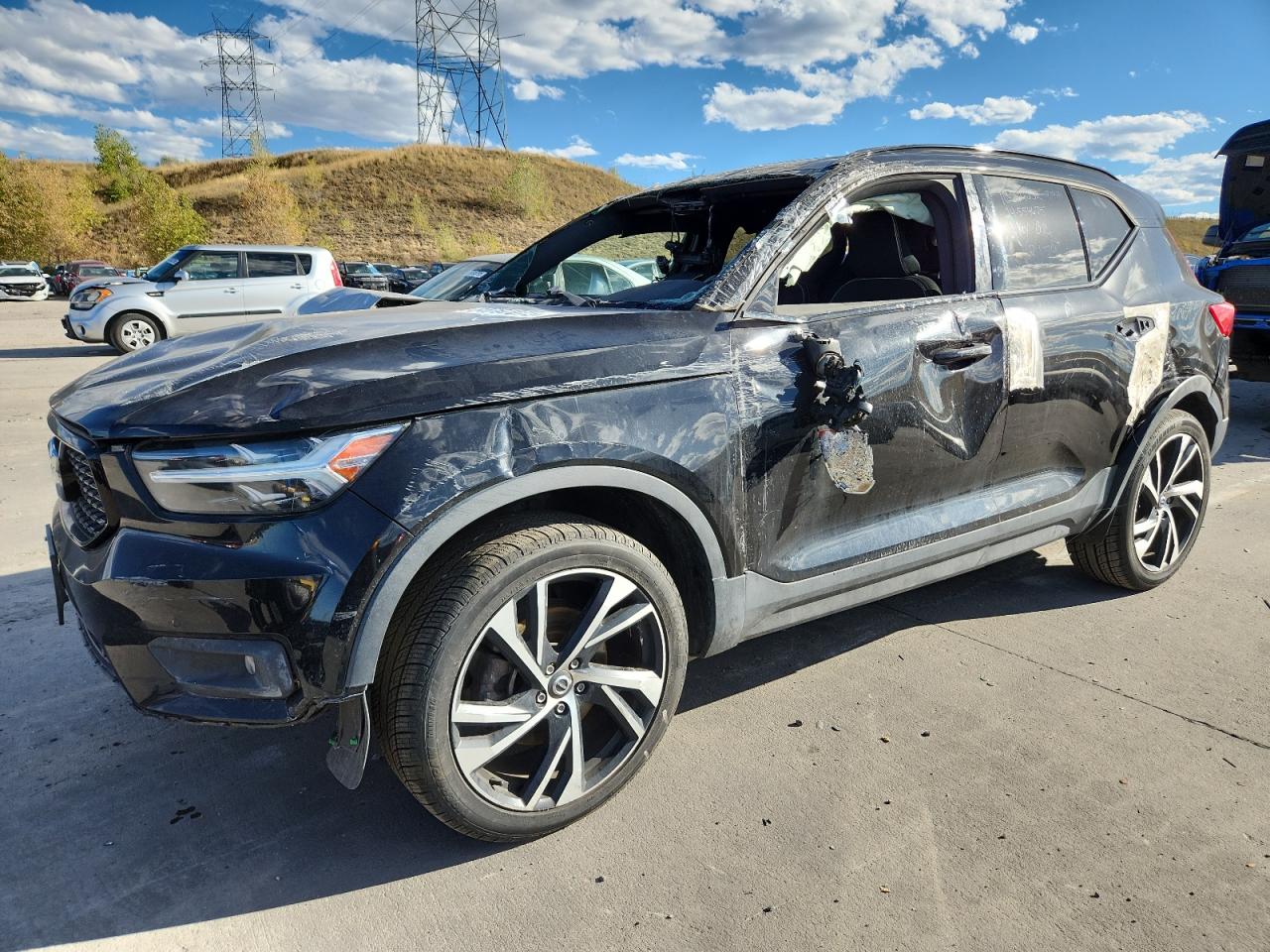 VOLVO XC40 T4 R-DESIGN