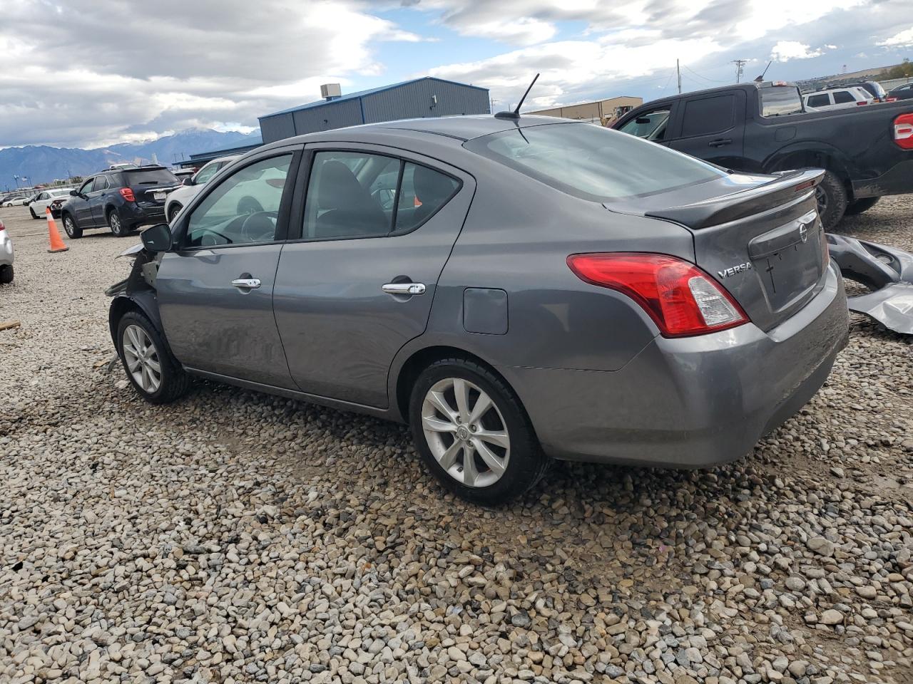 NISSAN VERSA S