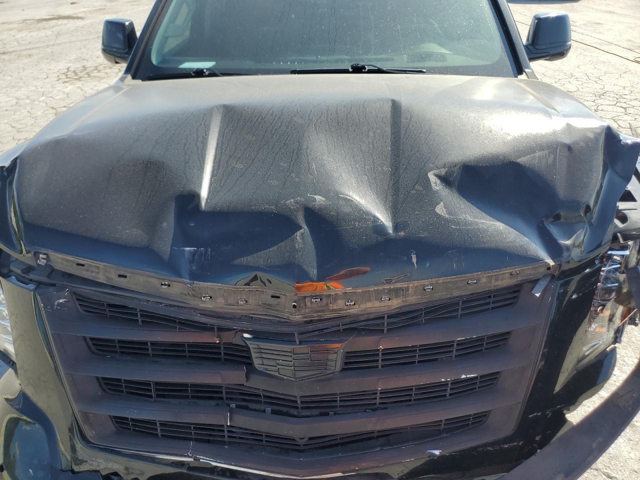 CADILLAC ESCALADE LUXURY