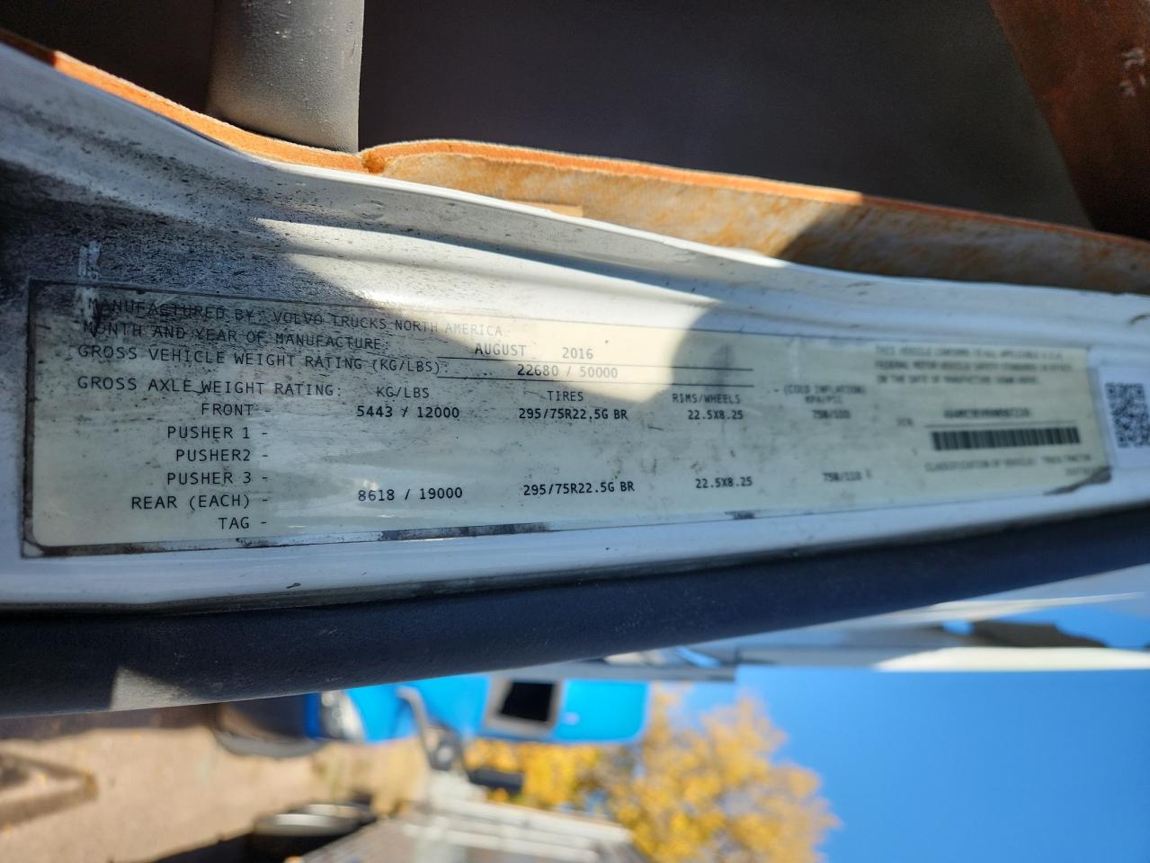 Lot #3302152118 2017 VOLVO VNM