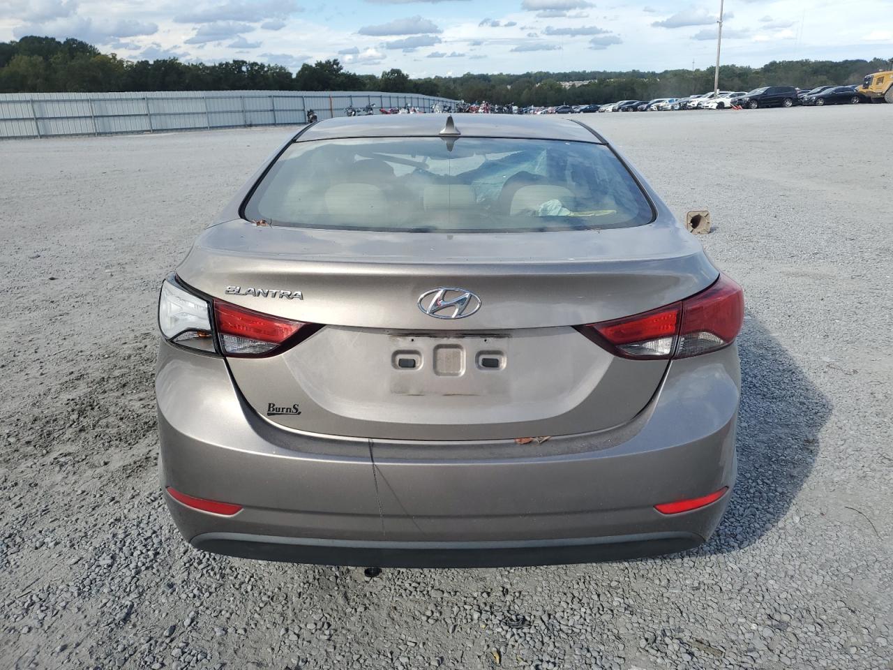 HYUNDAI ELANTRA SE