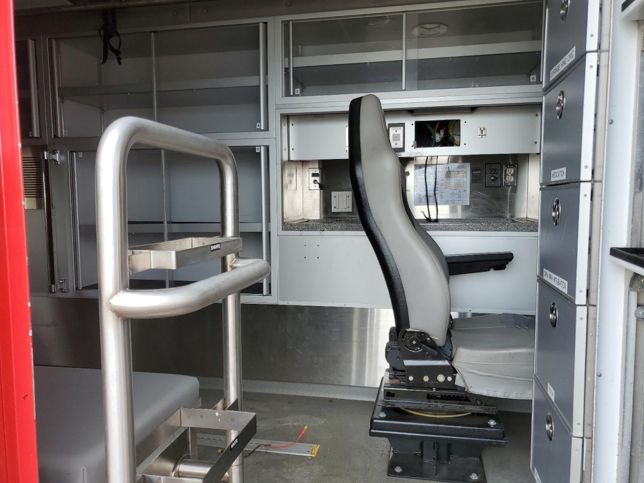 FORD ECONOLINE E450 SUPER DUTY CUTAWAY VAN