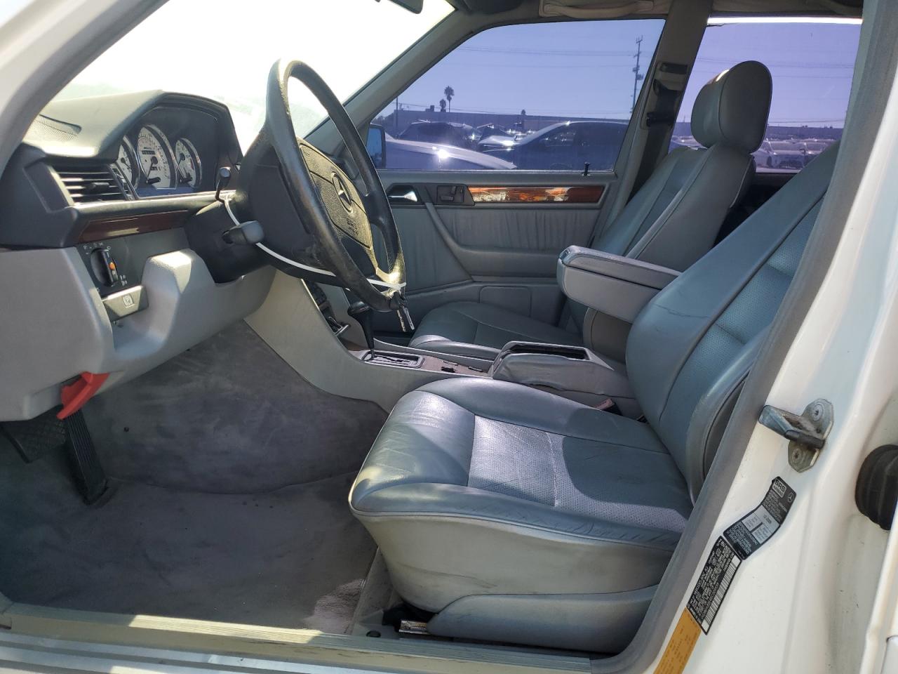 Lot #3270927416 1995 MERCEDES-BENZ E 320 BASE