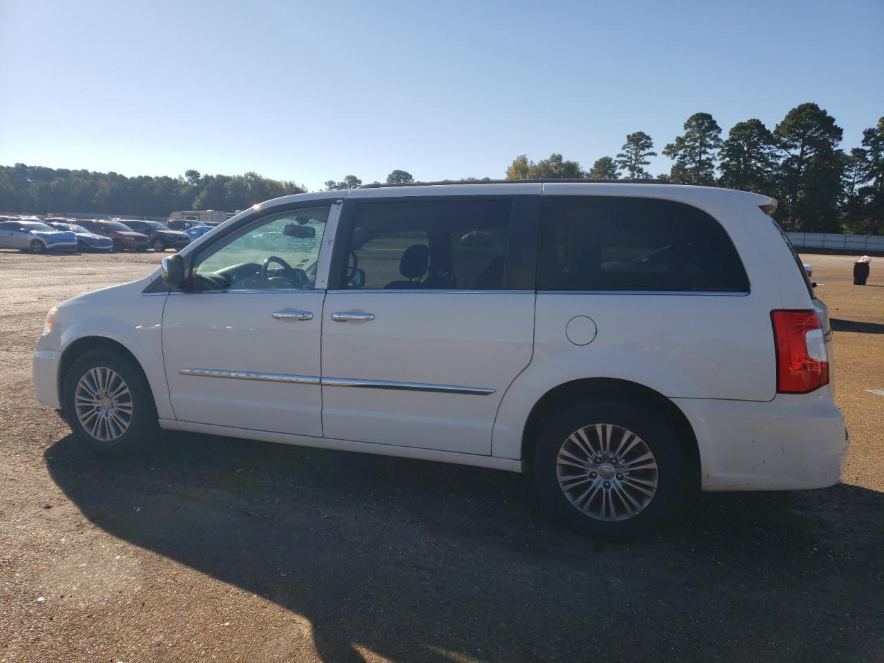 CHRYSLER TOWN & COUNTRY TOURING L