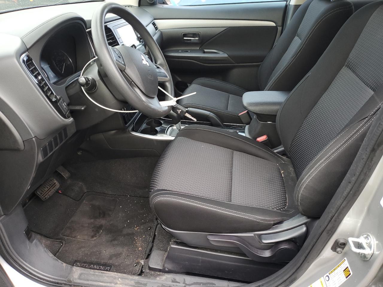 MITSUBISHI OUTLANDER SE