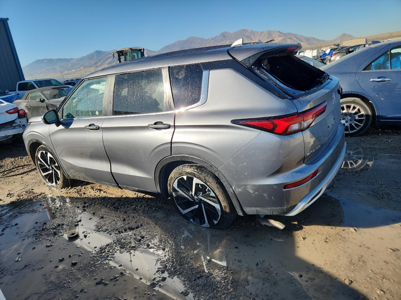 MITSUBISHI OUTLANDER SE