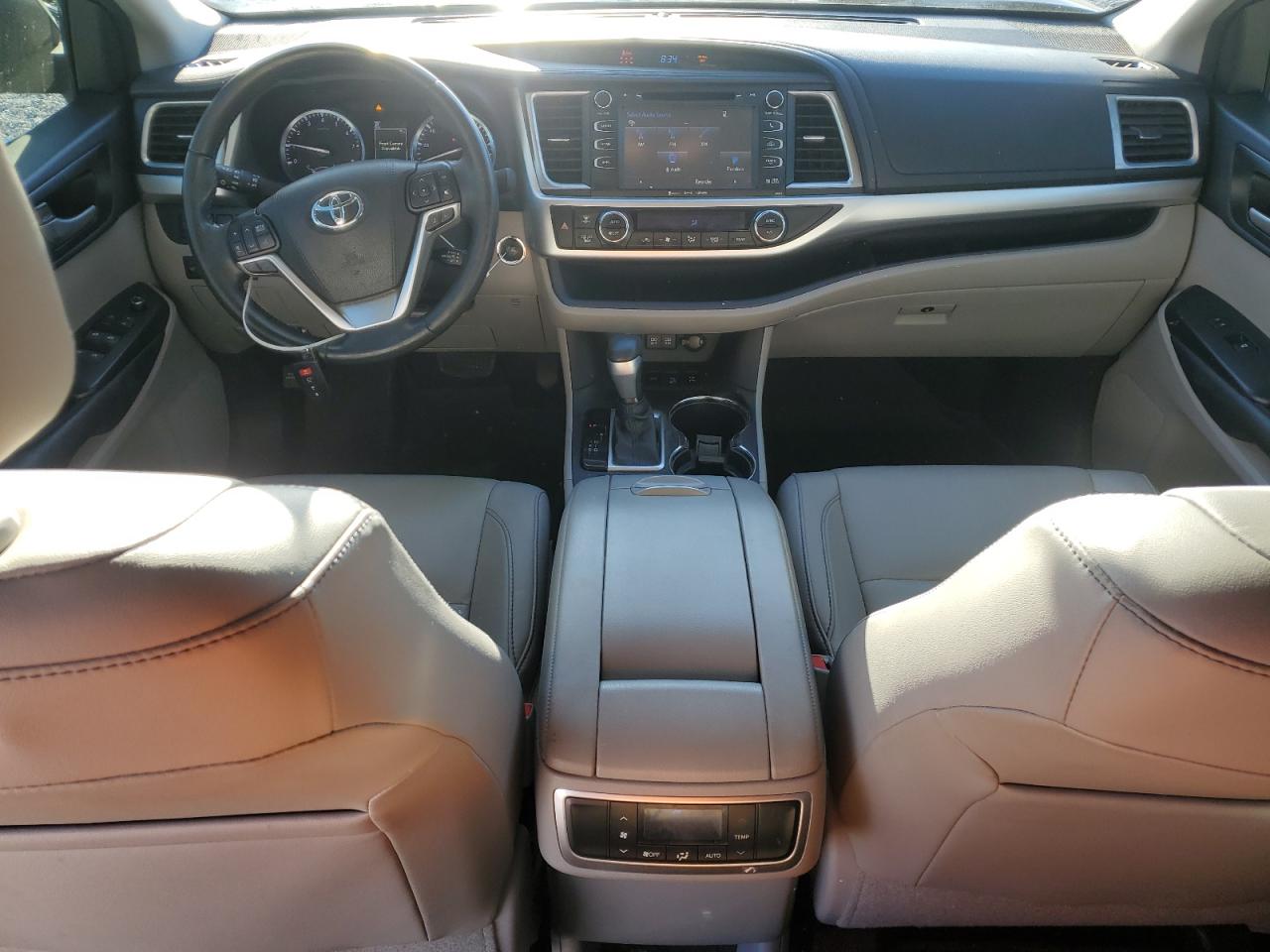 Lot #3269206086 2017 TOYOTA HIGHLANDER SE