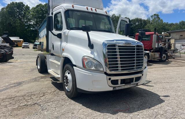 Global Auto Auctions: 2014 FREIGHTLINER CASCADIA 1
