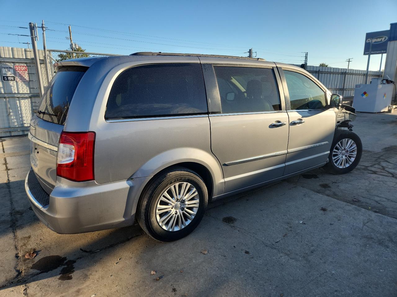 CHRYSLER TOWN & COUNTRY TOURING L