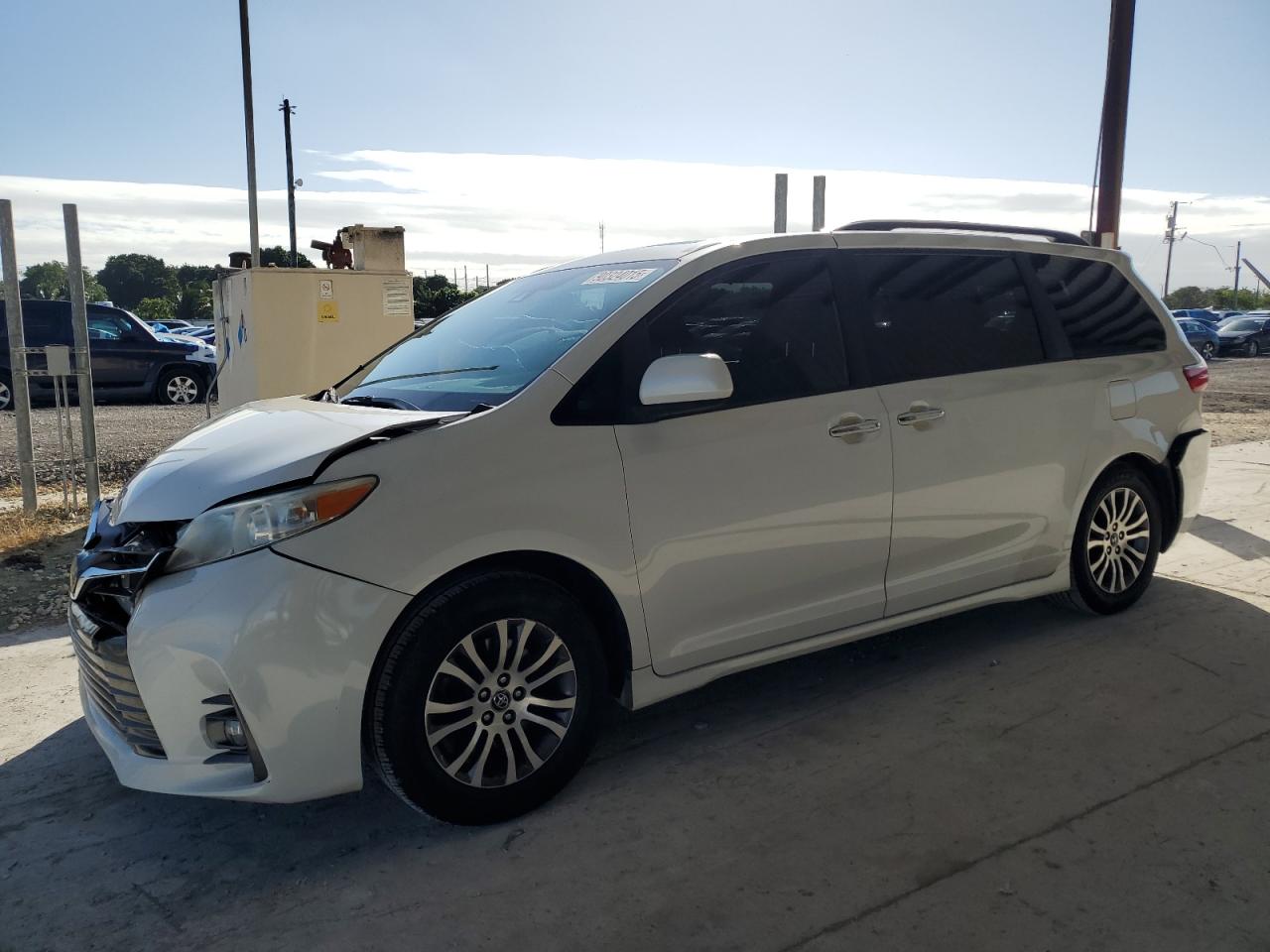 TOYOTA SIENNA XLE
