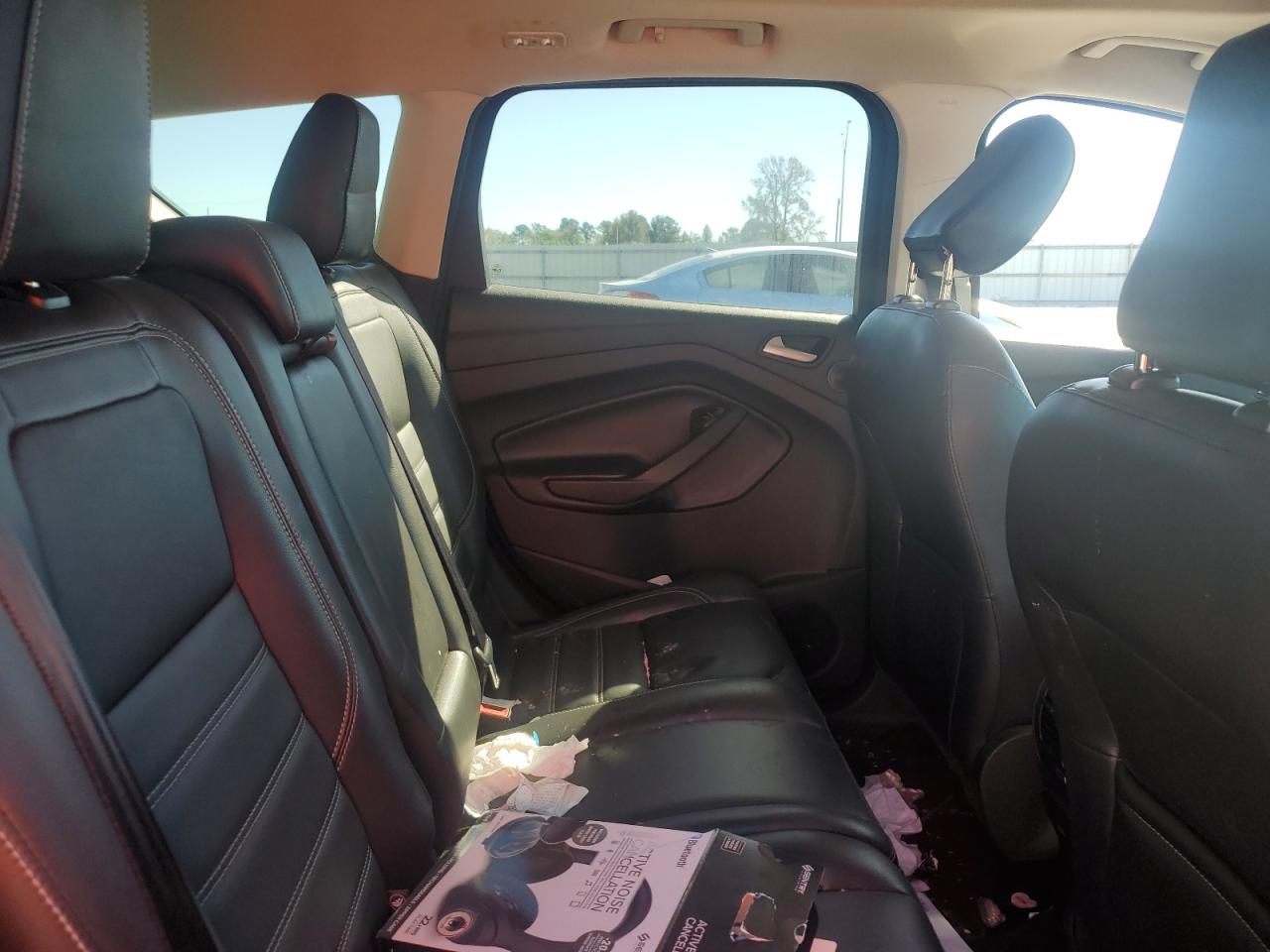 FORD ESCAPE TITANIUM