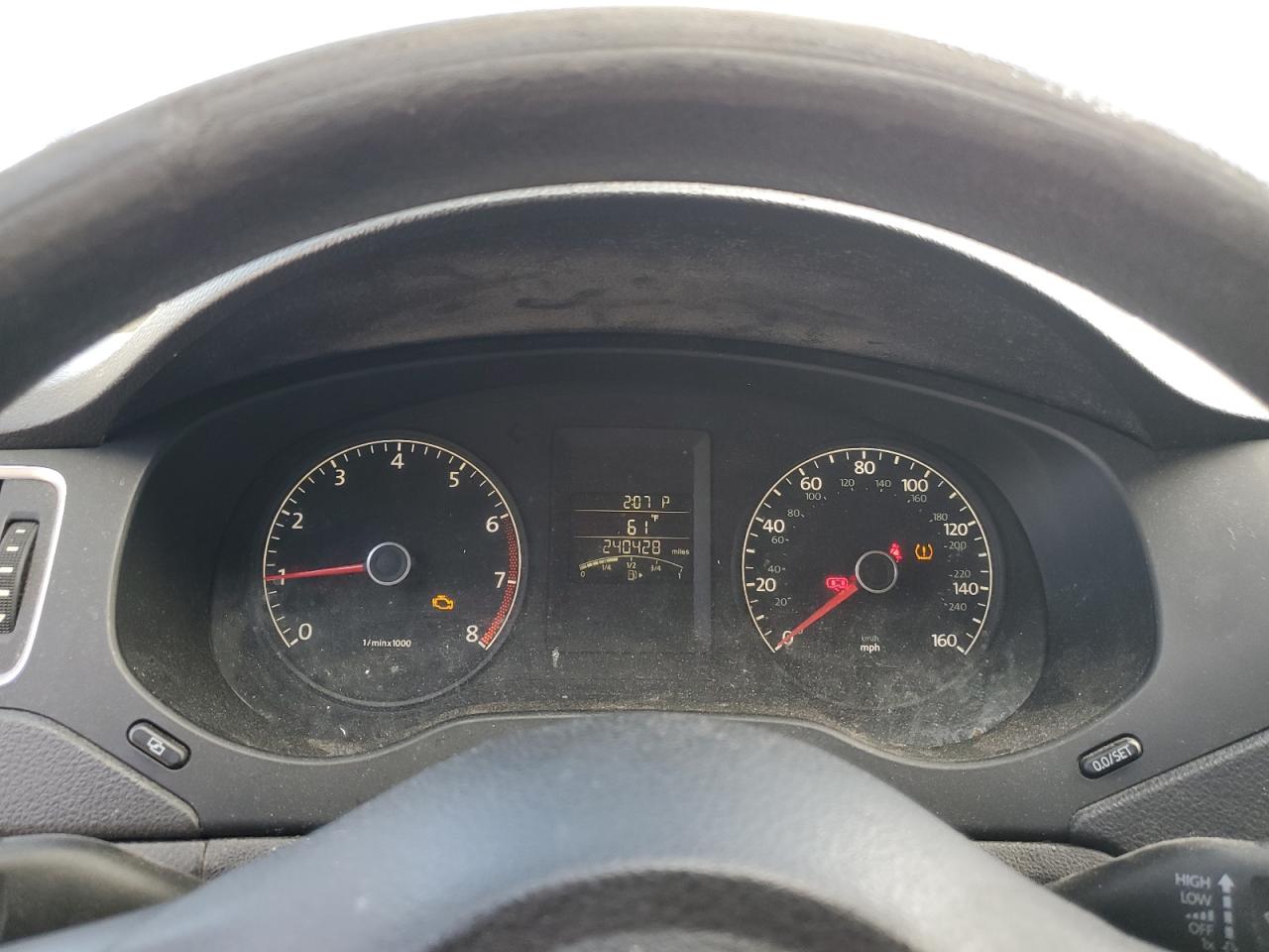 VOLKSWAGEN JETTA BASE