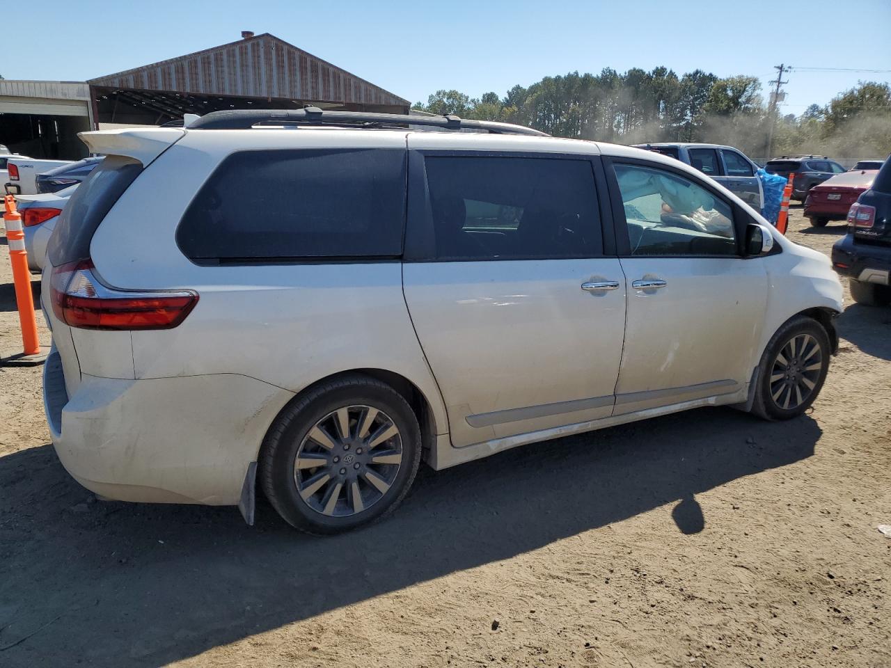 TOYOTA SIENNA XLE