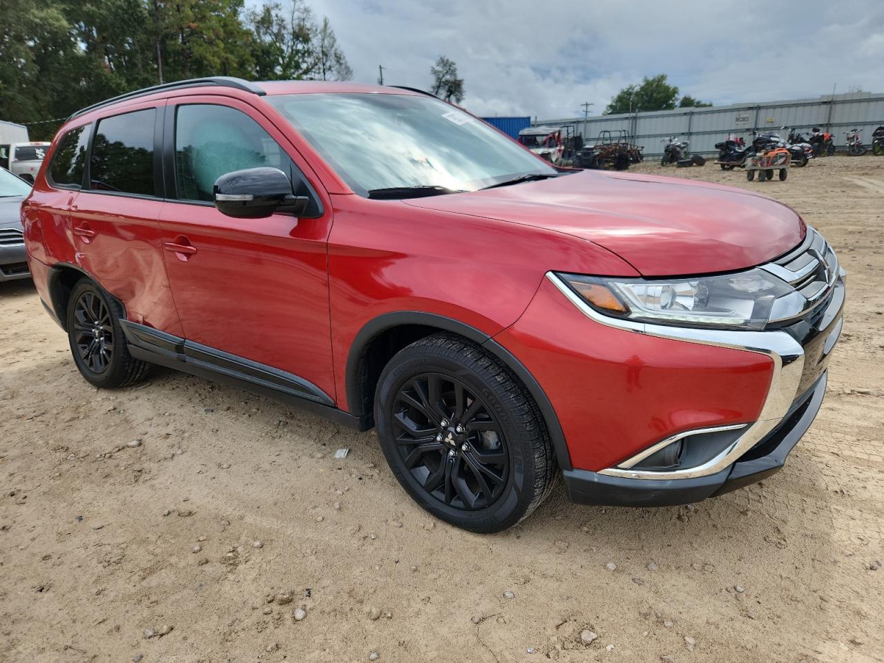MITSUBISHI OUTLANDER SE