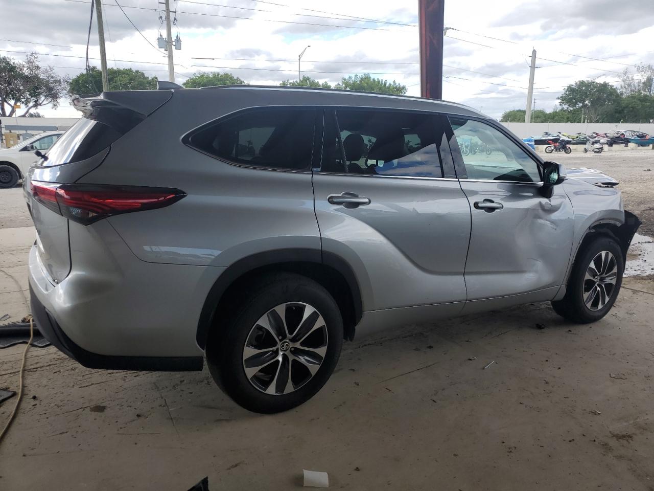 TOYOTA HIGHLANDER XLE