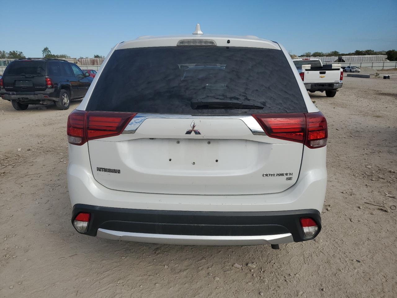 MITSUBISHI OUTLANDER SE
