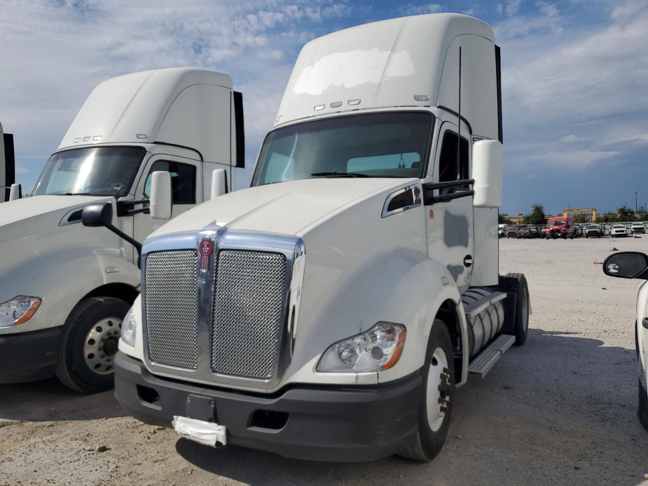 Lot #3266057326 2017 KENWORTH T680