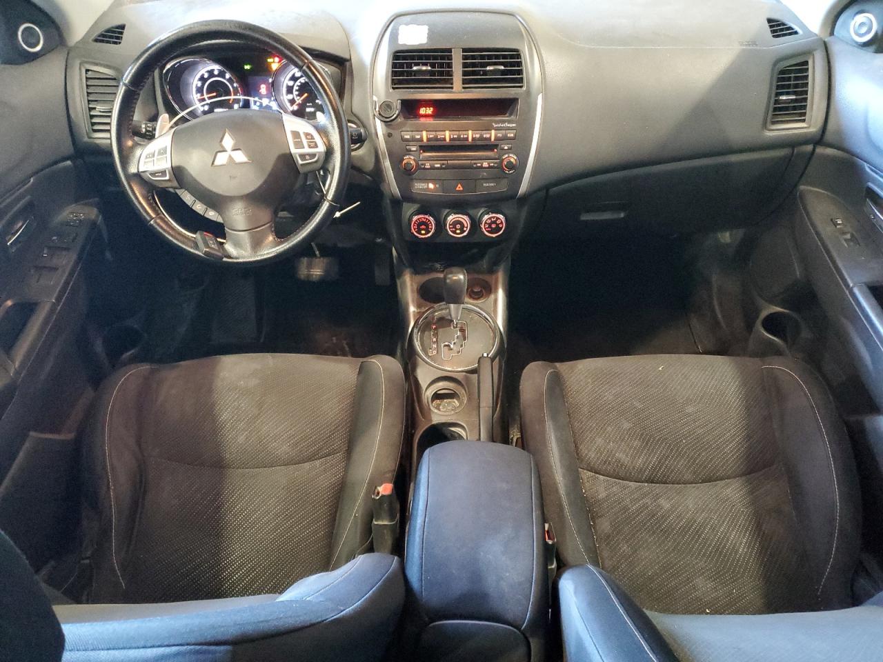 MITSUBISHI OUTLANDER SE