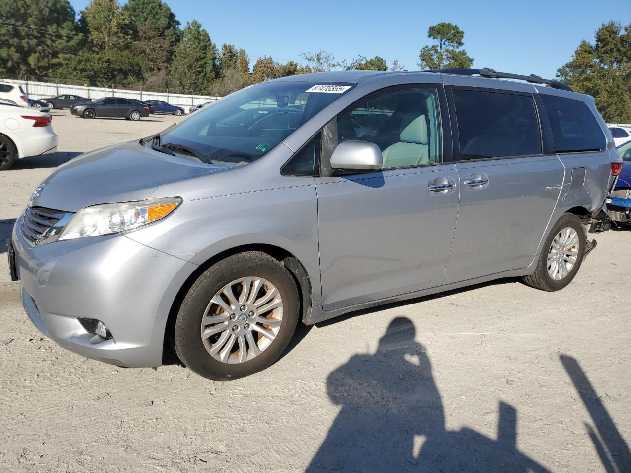 TOYOTA SIENNA XLE