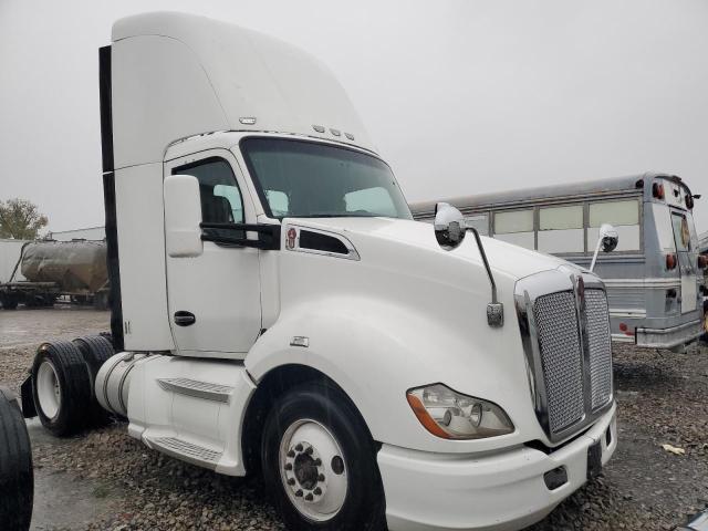 Global Auto Auctions: 2014 KENWORTH T680