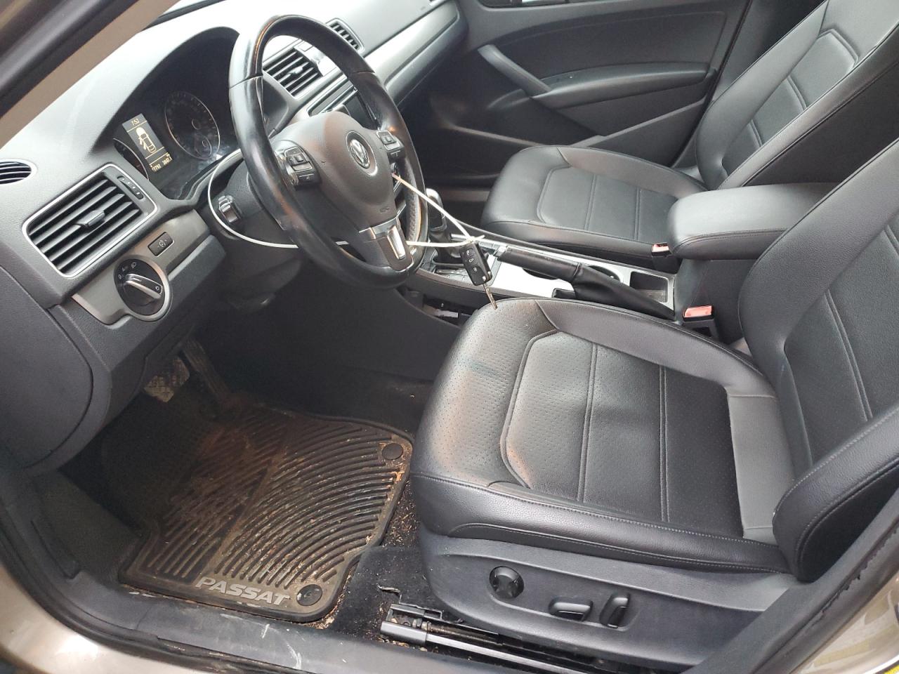 VOLKSWAGEN PASSAT SE