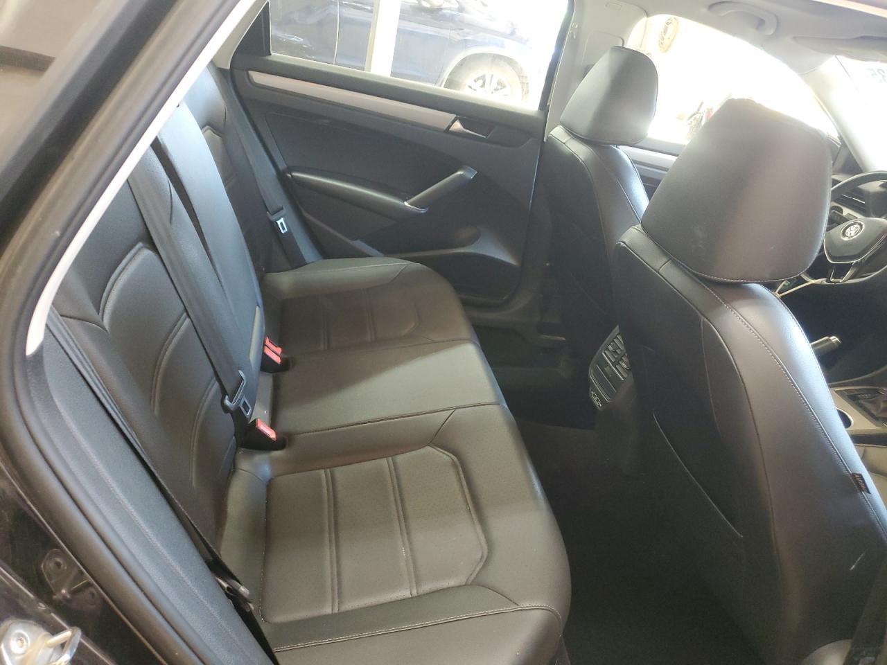 VOLKSWAGEN PASSAT SE