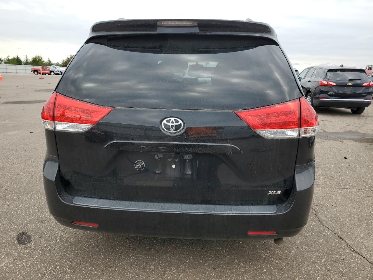 TOYOTA SIENNA XLE