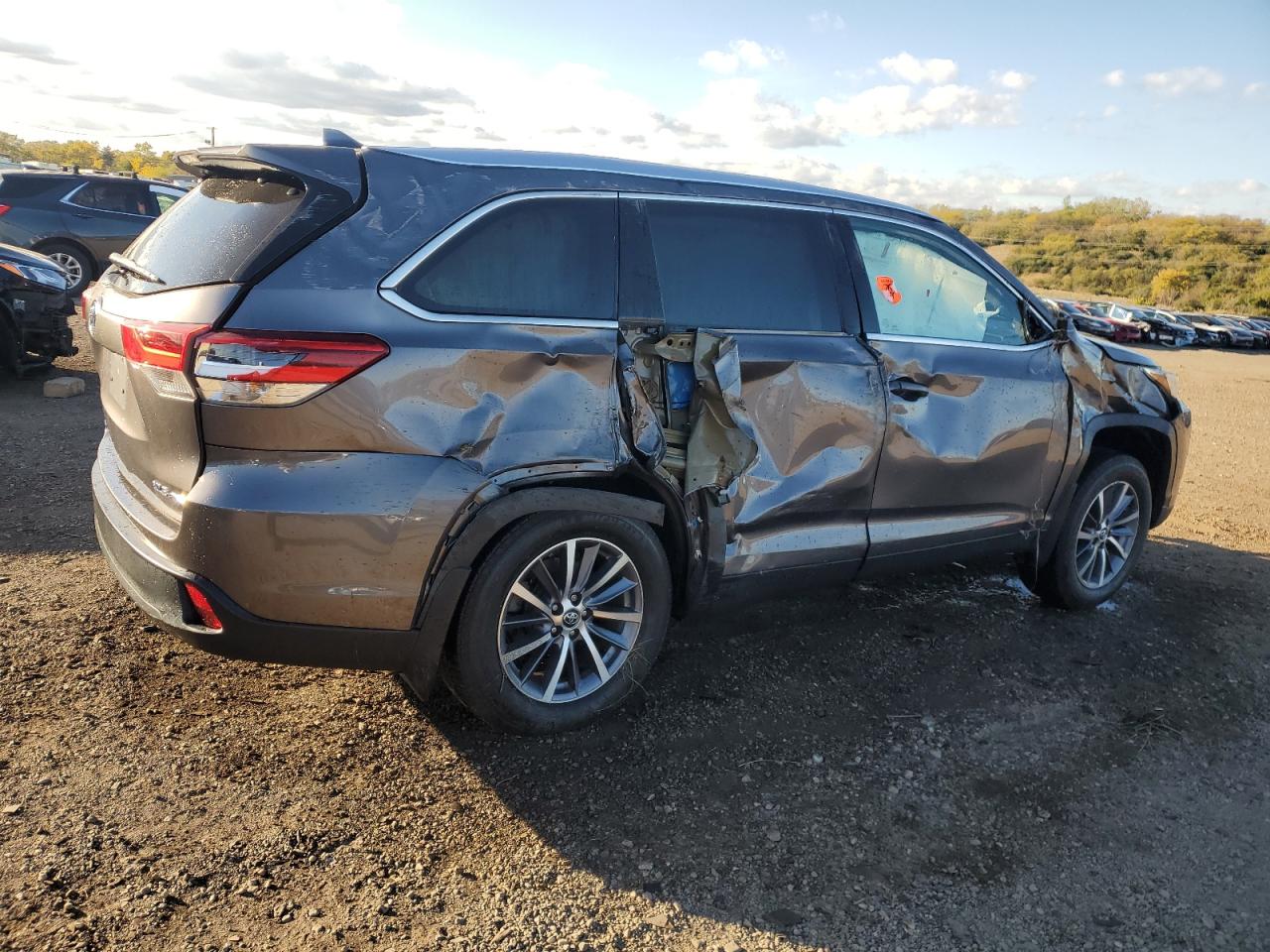 TOYOTA HIGHLANDER SE